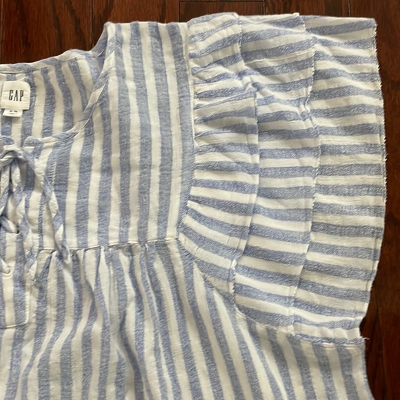 GAP lavender/white striped summer blouse - Picture 3 of 3